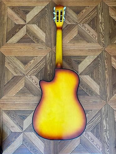 gitara: Klassik/akustik gitara – cutaway korpuslu, sunburst (sarı–qəhvəyi — 2