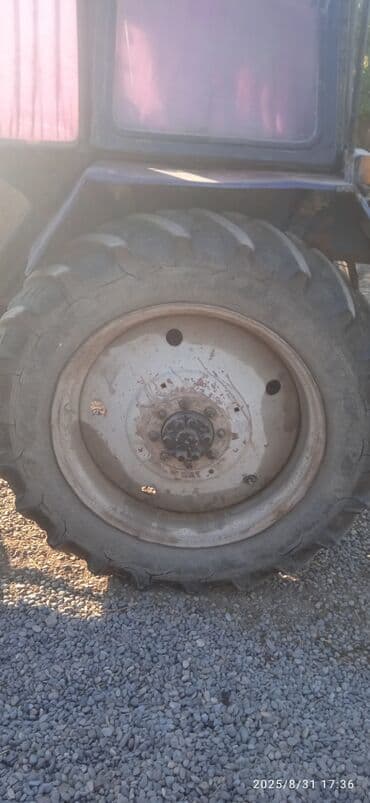 qazel yük masinlari satisi: MTZ Belarus traktoru - Korpus və kabina: Tam ölçülü kabina, günəşə — 7
