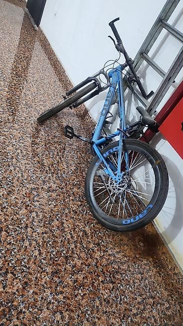 peredoklu velo: Mavi rəngli dağ velosipedi - Brend/seri yazıları: LANO (çərçivə və — 2