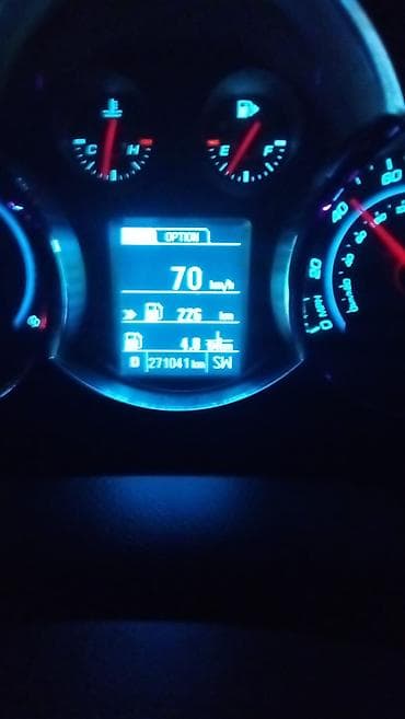 chevrolet kreditle satisi: Chevrolet Cruze: 1.4 l | 2014 il 271041 km Sedan — 3