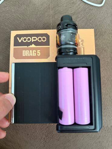 elektron sigaretler: VOOPOO Drag 5 elektron siqareti. Qara rəngdə, damalı dizaynlı korpusu — 2