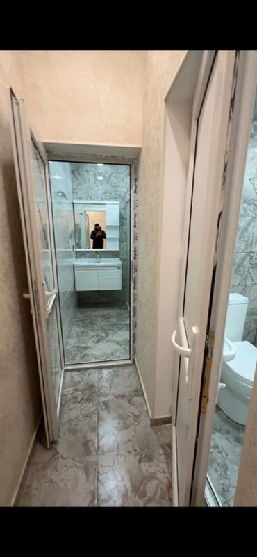 Kirayə mənzillər: Satılır: geniş daxili planlı, işıqlı mənzil/ev Xüsusiyyətlər: - Geniş — 4