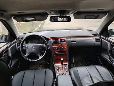 arxa suse: Mercedes-Benz E-Class: 2.2 l | 1999 il Sedan — 7