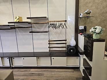 Полочные витрины: Butik üçün tam vitrin və mebel sistemi Tərkib: - Qızılı metal — 8