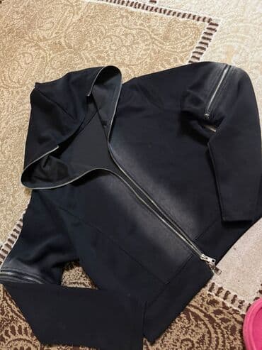 Kişi ayaqqabıları: Qara rəngli kapüşonlu xanım/jiletka tipli jaket. - Dizayn: Ön hissədə — 1