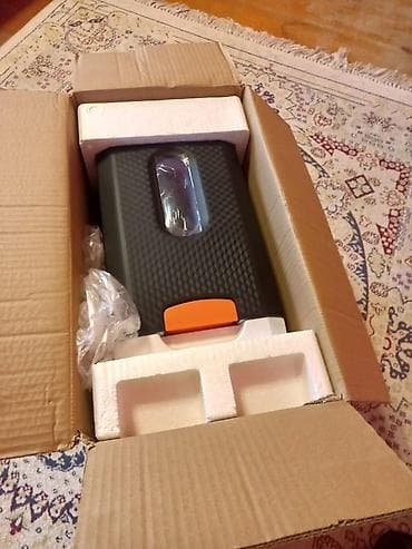 Avtomobil üçün termal soyuducu/isitmə konteyneri. 150 azn a alinib