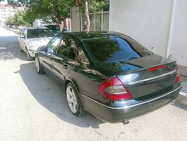on panel: Mercedes-Benz E-Class sedan - Korpus: qara rəng, 4 qapı, xrom — 10