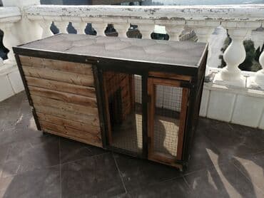 Taxta it evi - Material: möhkəm taxta karkas, metal tor şəbəkəli