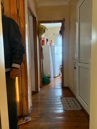 bakida saatliq evler: 2 otaqlı həyət evi – yaşayış sahəsi mətbəx, zal və bir yataq otağından — 4