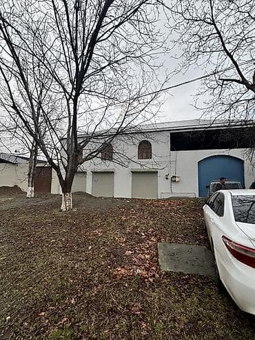 Qarajlar: Satılır: həyəti və qaraj/saxlama sahəsi olan geniş mənzil/ev - Ümumi — 1