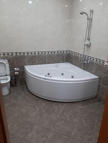 vila evler: T. Əliyev küçəsində. Mülkiyyətdə 650m² olan. 7 sotda 4mərtəbəli 8 — 8