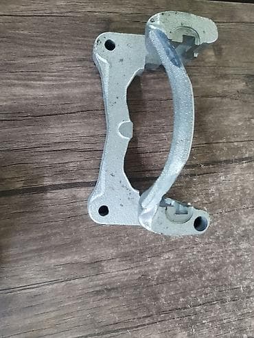 mini mator: Əyləc kaliperi dayağı (bracket) - Material: möhkəm tökmə metal — 3