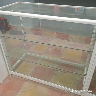 витрины для магазина: Şüşə vitrin stend - Material: tam şüşə korpus, alüminium/profil — 1