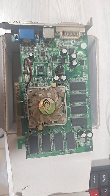 sistem buloku: Qrafik kartı: QUAKE GF FX5500 VER:M (AGP) Texniki xüsusiyyətlər: - — 4