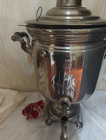 Antik samovar – metal korpuslu, gümüş qızıl terkibli klassik rus — 1