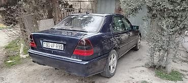 Mercedes-Benz C‑Class sedan (W202), tünd mavi rəng. - Kuzov: 4 qapılı
