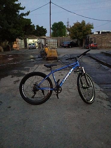 velsiped: Champion markalı velosiped. Mavi rəngli çərçivəyə malikdir və — 1