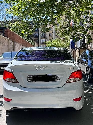 Hyundai Accent: 1.6 l | 2017 il Sedan — 5