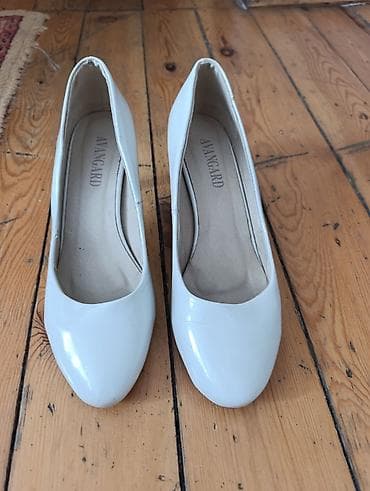 kroks sabolar: Qadın ayaqqabıları – 4 fərqli model bir yerdə 1) Qara klassik — 3