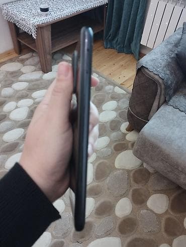 xiaomi mi a1: Smartfon – tam ekranlı, ön kamerası ekranın ortasında yerləşən deşikli — 1