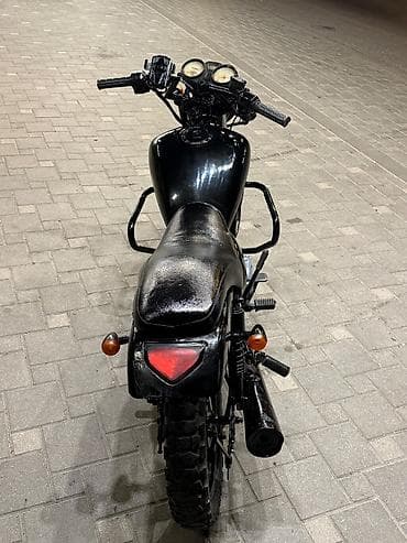 Kafe-reyser üslubunda modifikasiya olunmuş çopper tipli motosiklet — 5