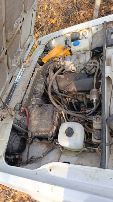 vaz kuza: Lada 2107 sedan – klassik ağ rəngdə, 4 qapılı. Texniki və xarici — 9