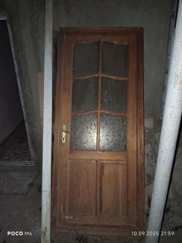 Taxta çərçivəli şüşəli qapı - Material: təbii ağac çərçivə, alt