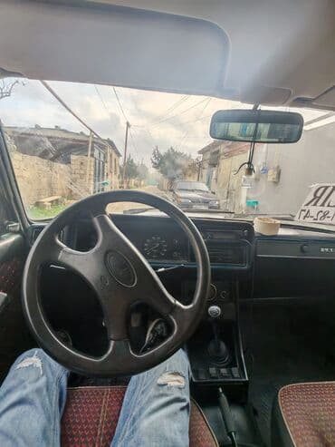 vaz: VAZ 2107, ağ rəng, sedan kuzov. Xüsusiyyətlər: - Klassik “07” — 8