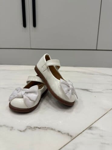 Məhsul: Qız uşağı üçün baletka tipli ayaqqabı - Rəng: Ağ (parlaq lak