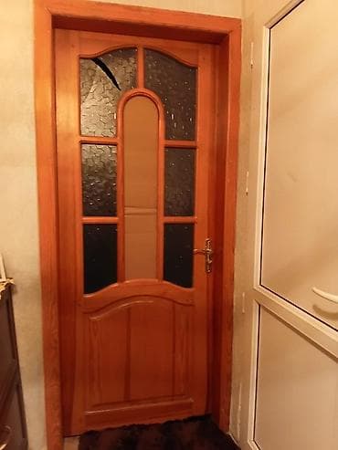 3 ədəd otaq qapısı. Əla vəziyyətdə Tək şüşələrində qırığı var Yağlı