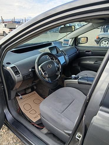 daewoo 2005 model: Toyota Prius – hibrid hetçbek - Rəng: tünd boz (metallik) - Kuzov: 5 — 3