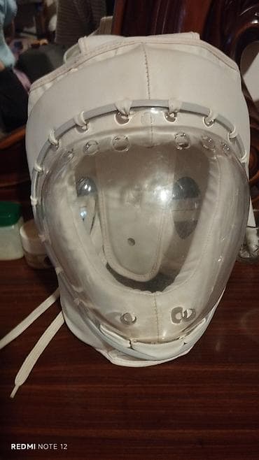 Karate - Rəng: ağ - Tam üz sipəri: şəffaf plastik vizor, nəfəs üçün