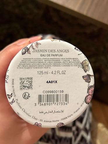 Kosmetika: Zərif və qadınsayağı çiçək ətiridir. Bu ətirin əsas notu yasəməndir — 8