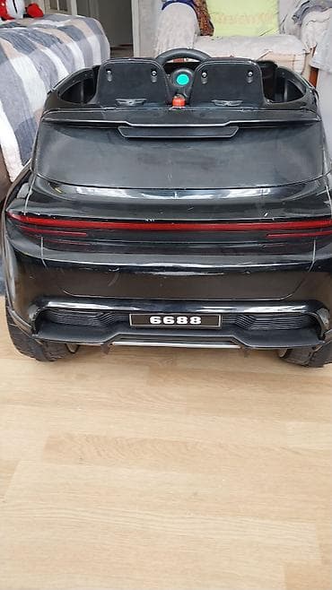 uşağ maşını: Uşaq üçün elektrikli minik maşını – model 6688 - Korpus: qara rəngli — 2