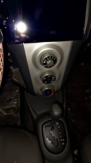 продажа подержанных автомобилей: Toyota Vitz: 1 л | 2005 г. Хэтчбэк — 9