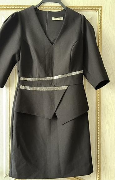 atlas kofta: - Qara kokteyl paltarı - Dizayni: V-yaxalı, yarımqol (dirsəyə — 1