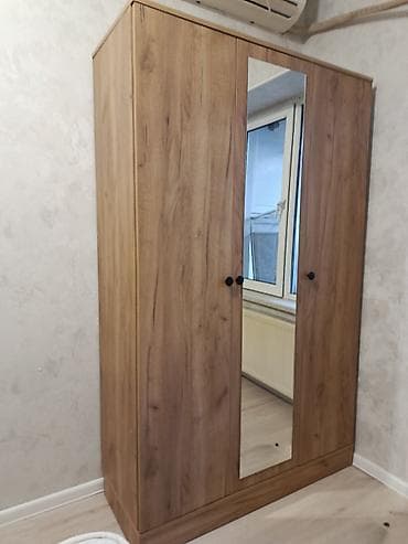 qapi ustu: Üç qapılı geyim şkafı – təbii ağac fakturalı laminat örtük, ortada tam — 1