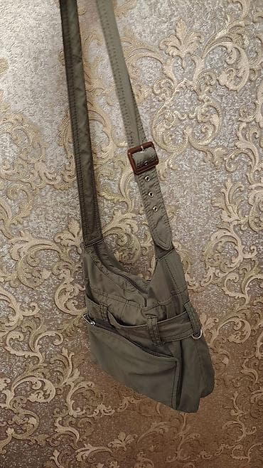 Xaki rəngli çiyin çantası