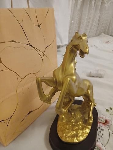 Fiqur, rəng - Qızılı