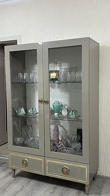 Оборудование для бизнеса: Стеклянная витрина-шкаф, Новый, Самовывоз — 1