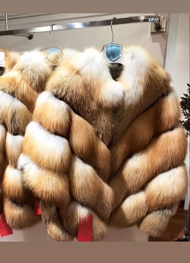 Digər qadın geyimləri: Qadınlar üçün təbii tülkü kürkündən qısa paltarlı gödəkçə. - — 4