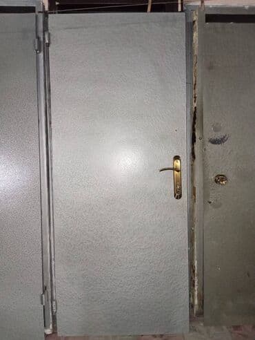qapılar qiymətləri: Qapı seyf Möhkəm keyfiyyətli qapılar. 8 ədəd var Munasib qiymete hamsı — 1