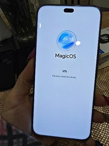 isdemis telfonlar: Honor 400 Pro, rəng - Qara, Simsiz şarj — 1