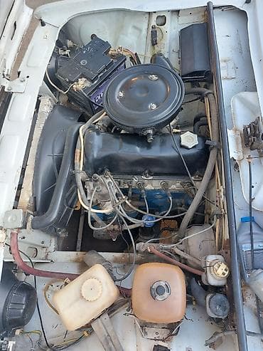 qosqu satisi: VAZ 2107 sedan – klassik ağ rəngdə, 4 qapılı, arxaötürücülü. Texniki — 10