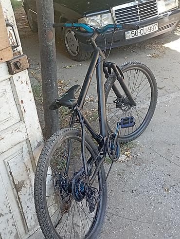 aurus velosiped: Dağ/şəhər tipli velosiped Xüsusiyyətlər: - Rəng: mat qara, mavi detal — 2