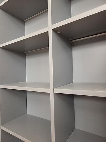 kitab refi modelleri: LED işıqlı vitrin rəfi (arxasında divardan asmağa yerləri var) - — 2