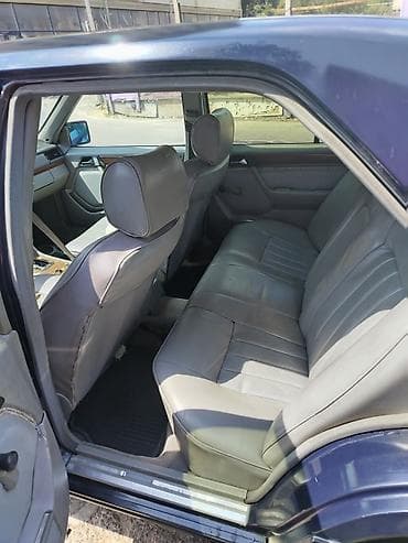 ravon 2: Mercedes-Benz W124: 2.3 l | 1990 il Sedan — 8