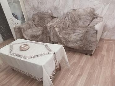 klassik divanlar: Klassik üslubda yumşaq mebel dəsti Tərkibi: - 3 nəfərlik divan - 2 — 2