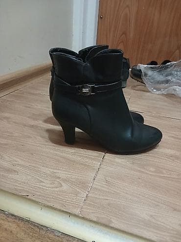 Qadın ayaqqabıları: Qadın qısa çəkmə – qara - Model: topuqlu, qısa booti - Rəng: qara - — 3