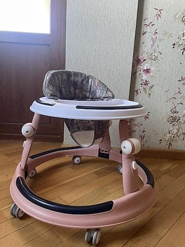 -Uşaq gəzdirəcəyi (yürütec) -Altinda ve ustunde isiqlar yanir